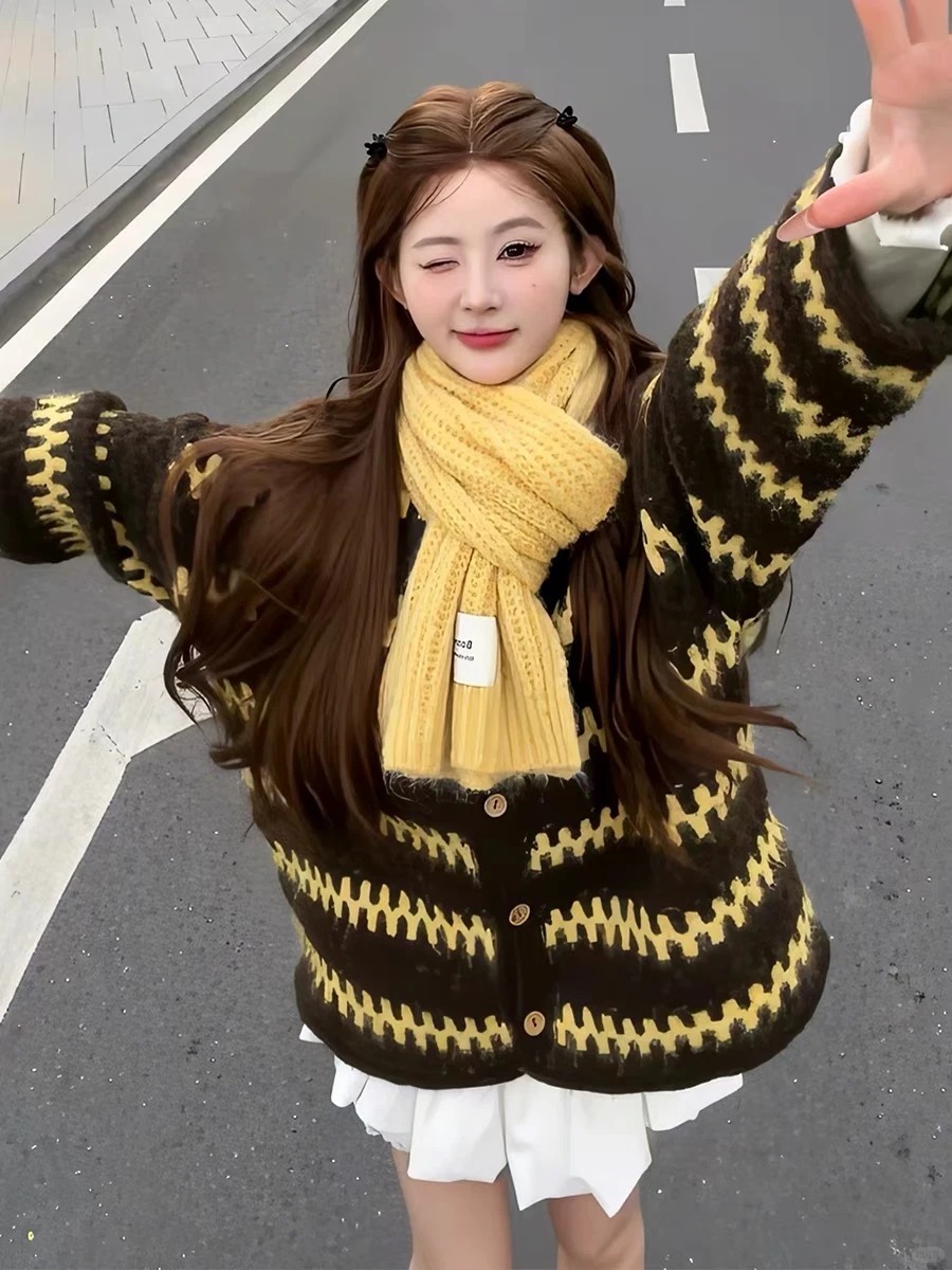 retro-wavy-stripe-round-neck-cardigan-women-winter-loose-knit-coat